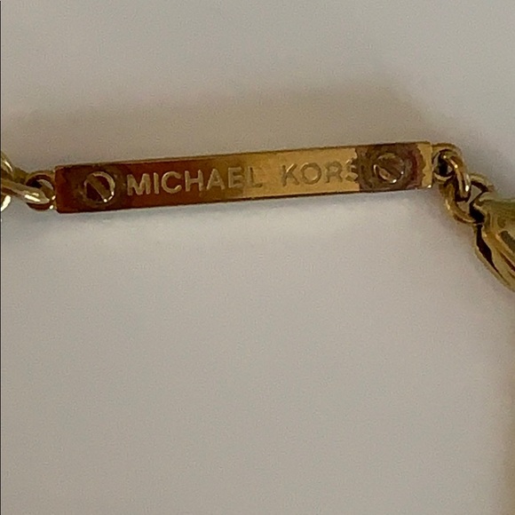 MICHAEL KORS 16" Gold Necklace with Lock Charm - Picture 7 of 8